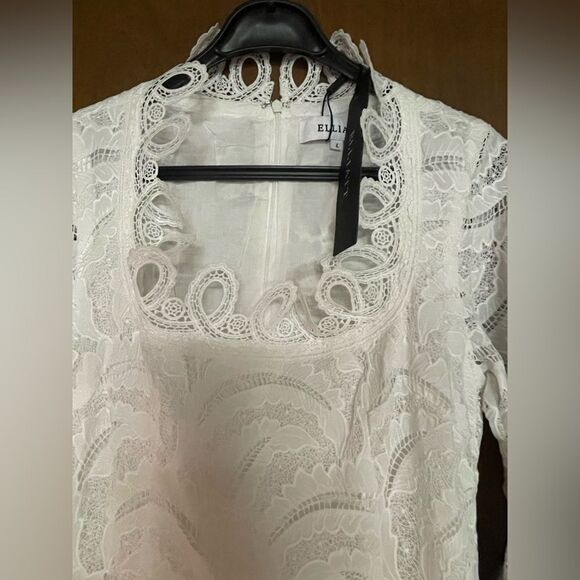 Elliatt Cream A-Line Scoop Neck Long Sleeve Dress - Picture 4 of 6